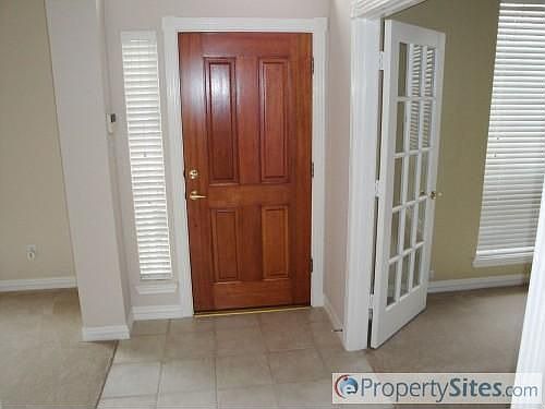 4th image of 2240 Beechwood Ln