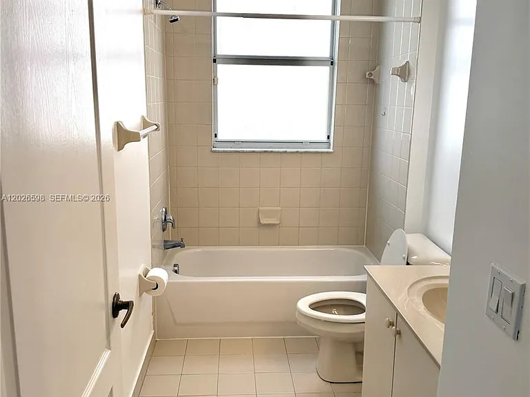3951 NE 11th Dr — Photo 15