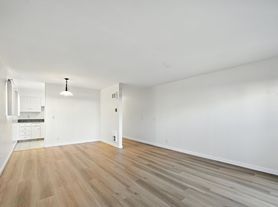 465 Lee St.