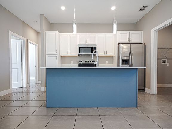 2nd image of 210 Goldenrod Ln