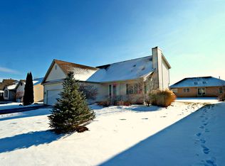 200 Clover Chase Cir, Woodstock, IL 60098