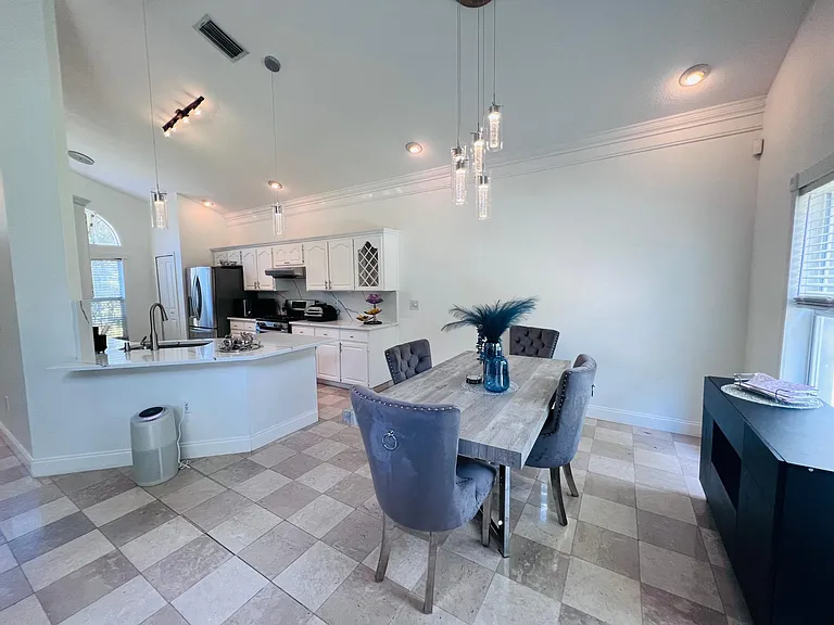 11831 Derbyshire Dr — Photo 14