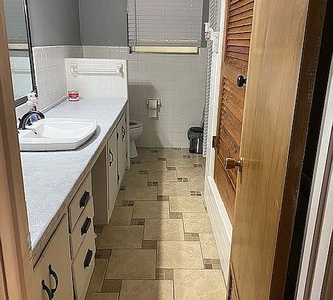 2nd image of 806 6th Pl