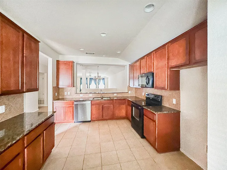 7810 Squirrel Hollow Dr — Photo 9