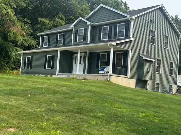 14 Wellfleet Dr, Wilbraham, MA 01095