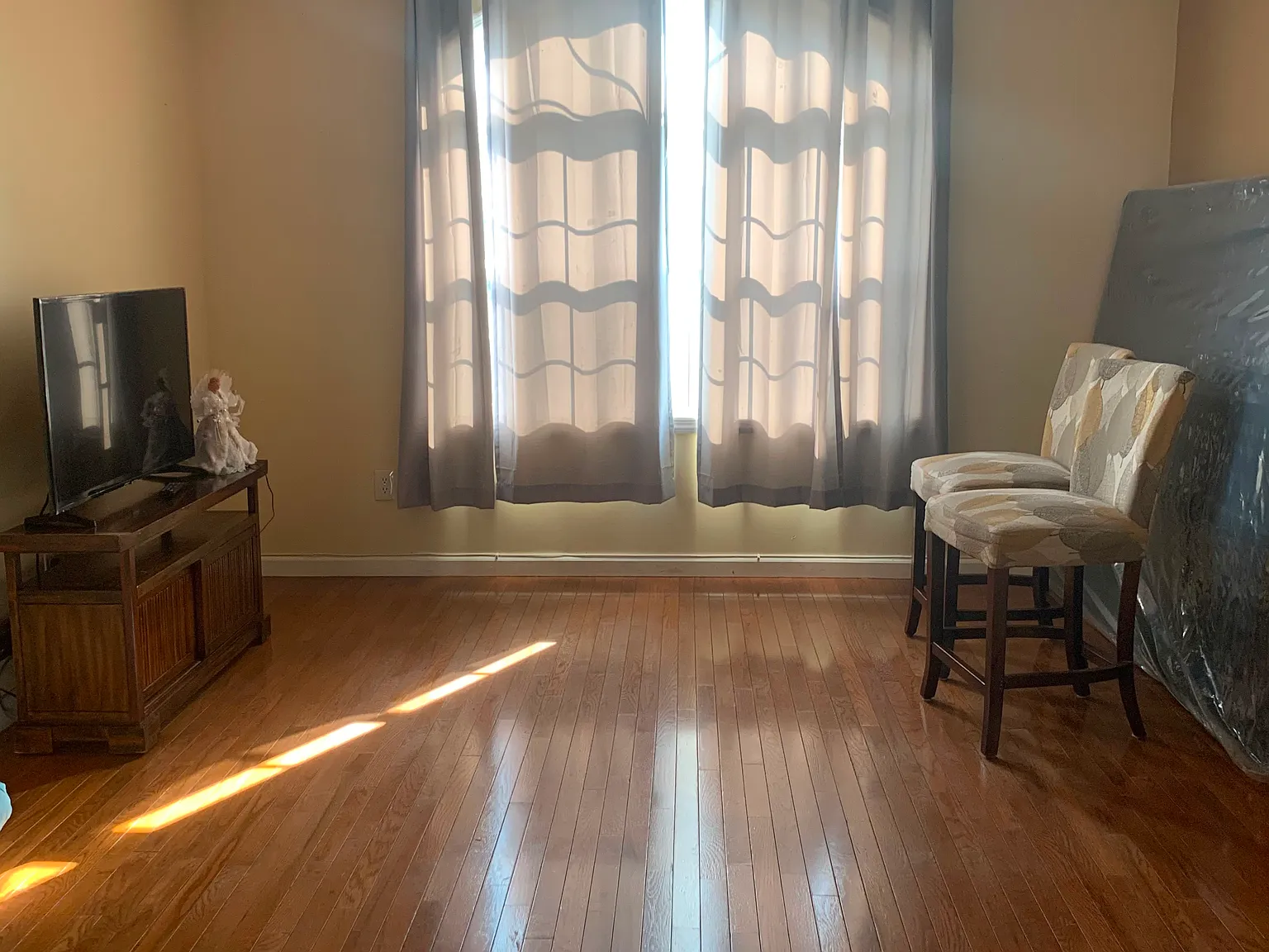 3 bed, 1400 sqft, $3,200 — Photo 1