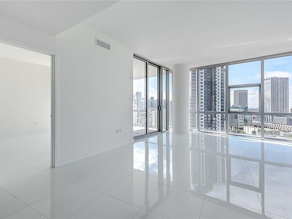 5th image of 851 NE 1st Avenue #1912
