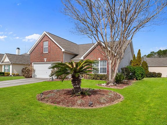 2nd image of 146 Seville Dr.