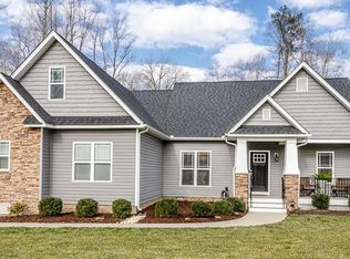 10416 Deerlake Dr, New Kent, VA 23124