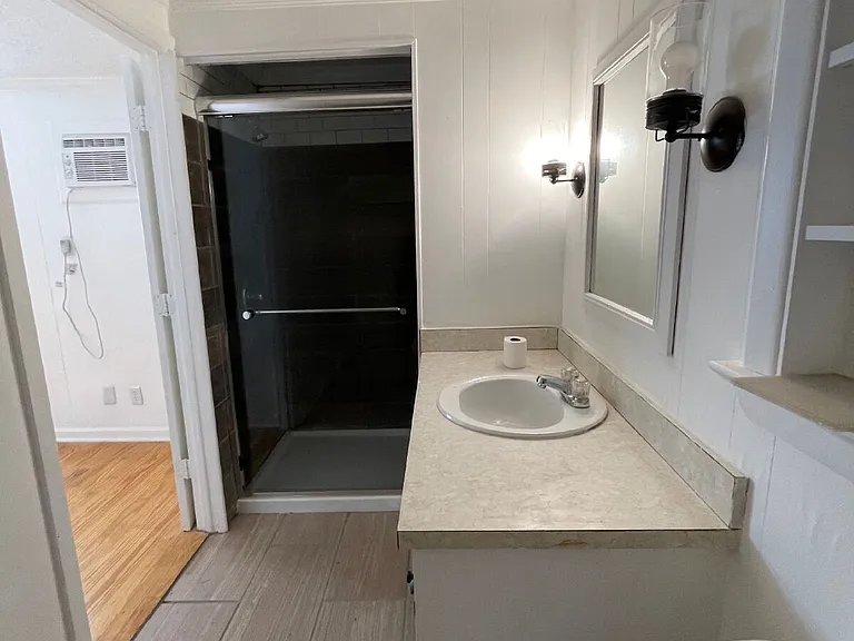 104 Brock St — Photo 32