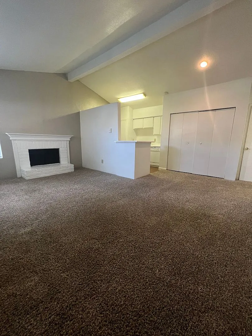 Emerald Cove Apartments — Photo 3