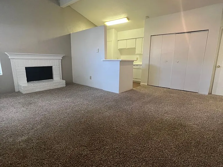 Emerald Cove Apartments — Photo 126