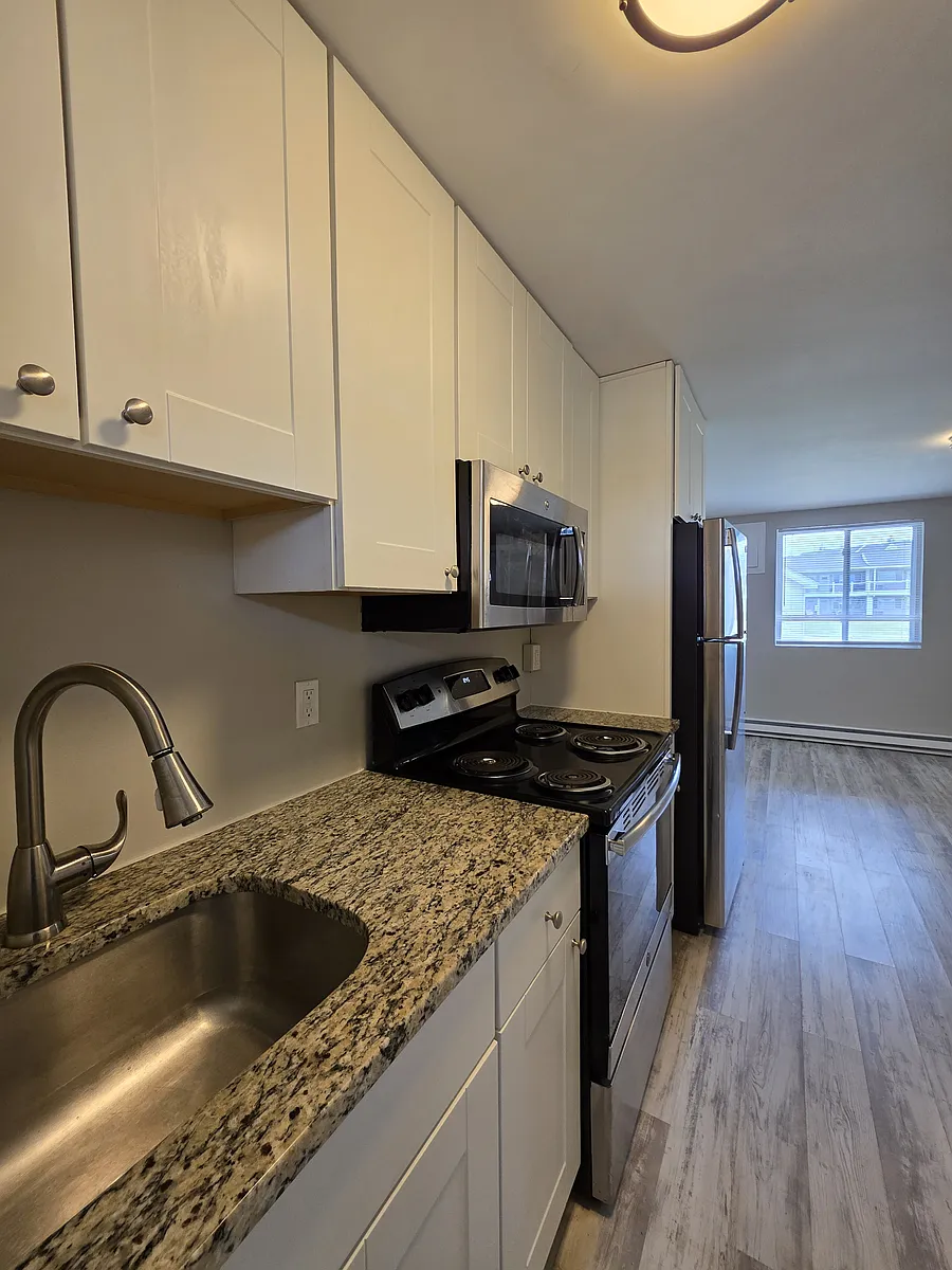 Building Photo - 131 Cosey Beach Ave #2