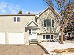 201 S Fairway Dr NW, High River, AB T1V1C9