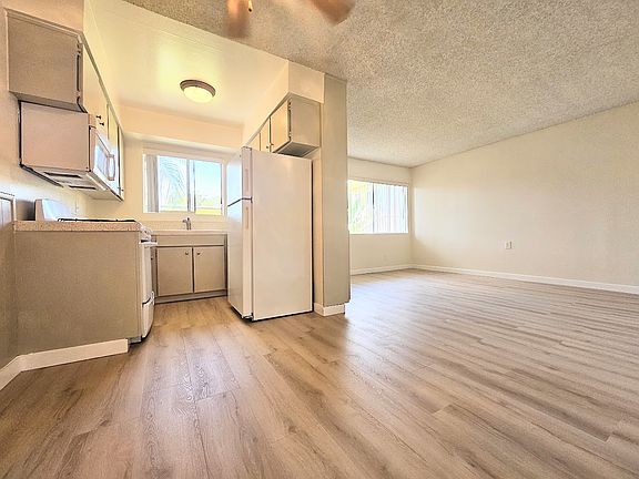 2nd image of 1231 25th St APT 14