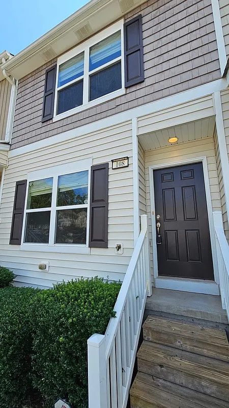 Photo 2 of 18 - 100 Stratford Lakes Dr #108 - Apex, NC Building Photo - 100 Stratford Lakes Dr #108