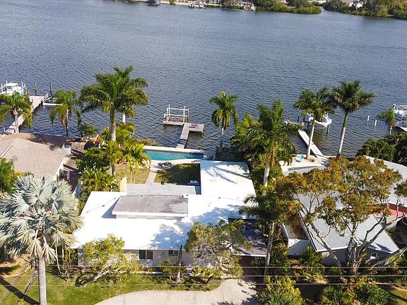 2nd image of 710 Bayshore Dr