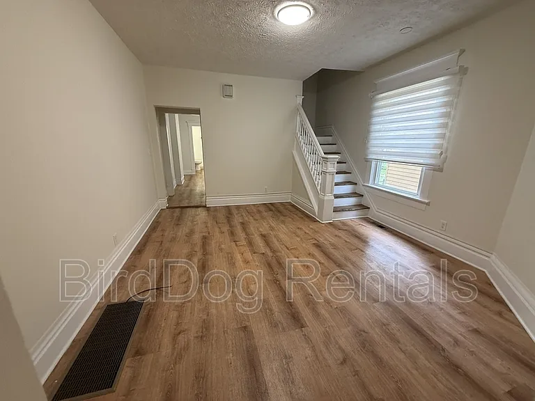 1524 Franklin Ave — Photo 3