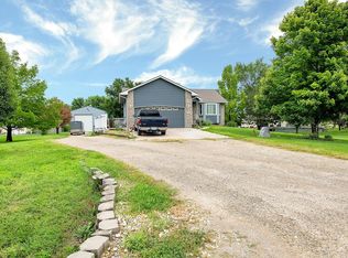 8450 S Ash Cir, Haysville, KS 67060