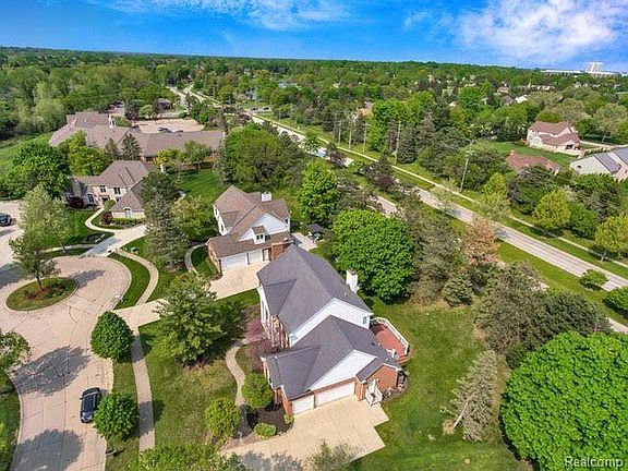 3rd image of 4866 Riverchase Dr