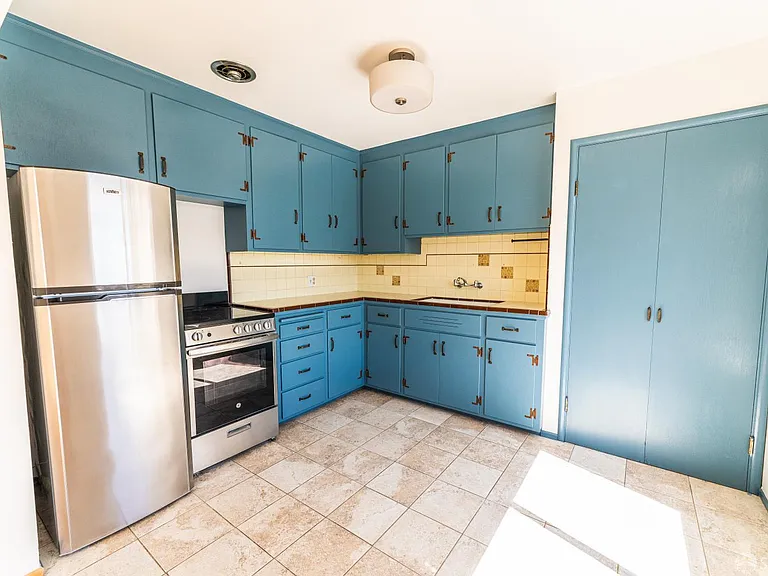 4 Lupine Ave #4 — Photo 2