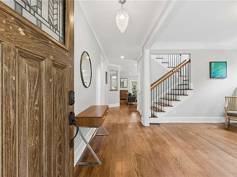 355 6th St NE — Photo 4