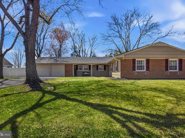 15 Club Ridge Ln, Willingboro, NJ 08046