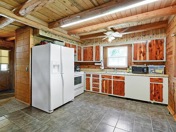 4th image of 32 Nickel Ln