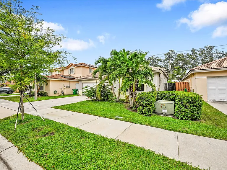 13761 N Garden Cove Cir — Photo 2