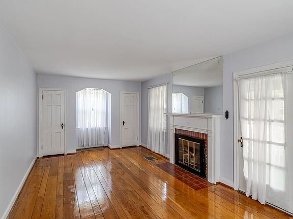 2nd image of 5032 Casa Loma Blvd