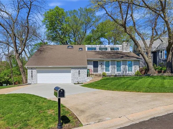 10661 Riggs Dr, Overland Park, KS 66212