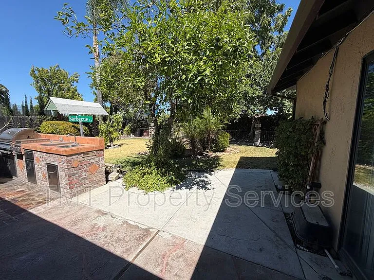 930 Graywood Cir — Photo 31