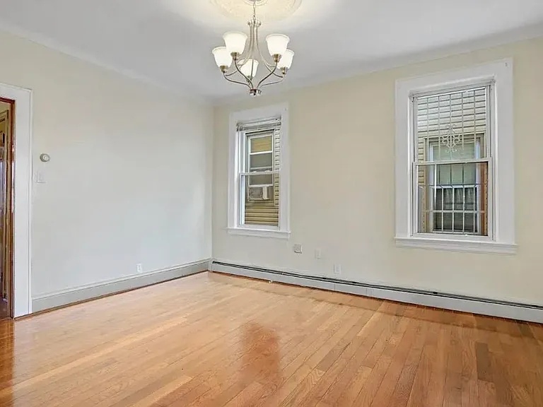 270 Stevens Ave — Photo 9
