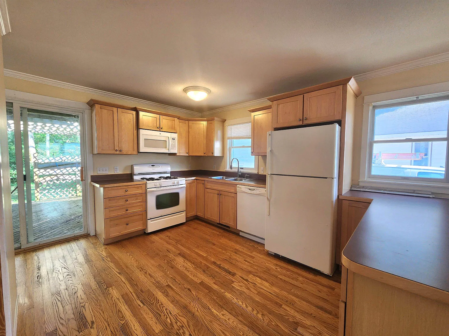 2 bed, 1.0 bath, 824 sqft, $1,300 — Photo 4