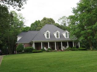209 Hickory Lane Dr, Mount Holly, NC 28120
