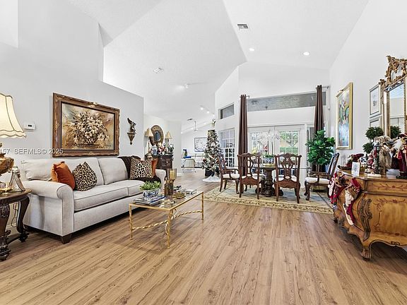5th image of 2019 Cove Ln