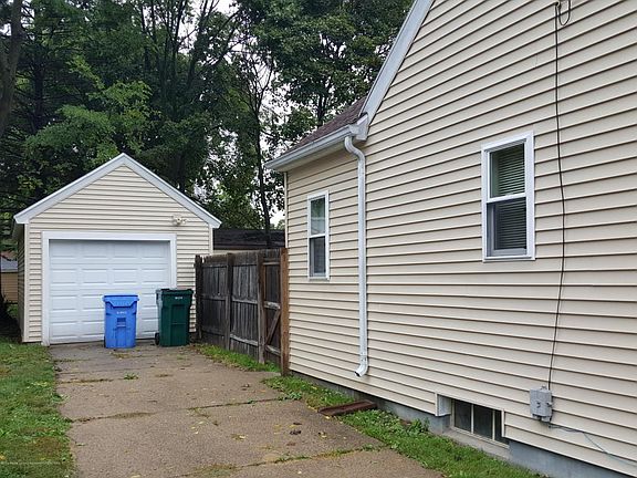 5th image of 1008 W Mt Hope Ave