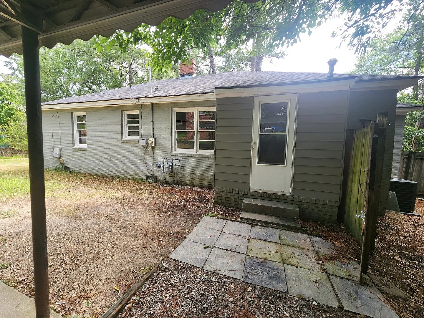 3 Bedrooms 1.5 Baths - North Columbus - Large Corner Lot — Photo 3