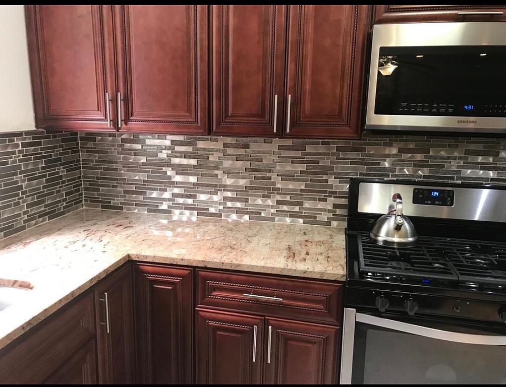 2427 92nd St - Property Image