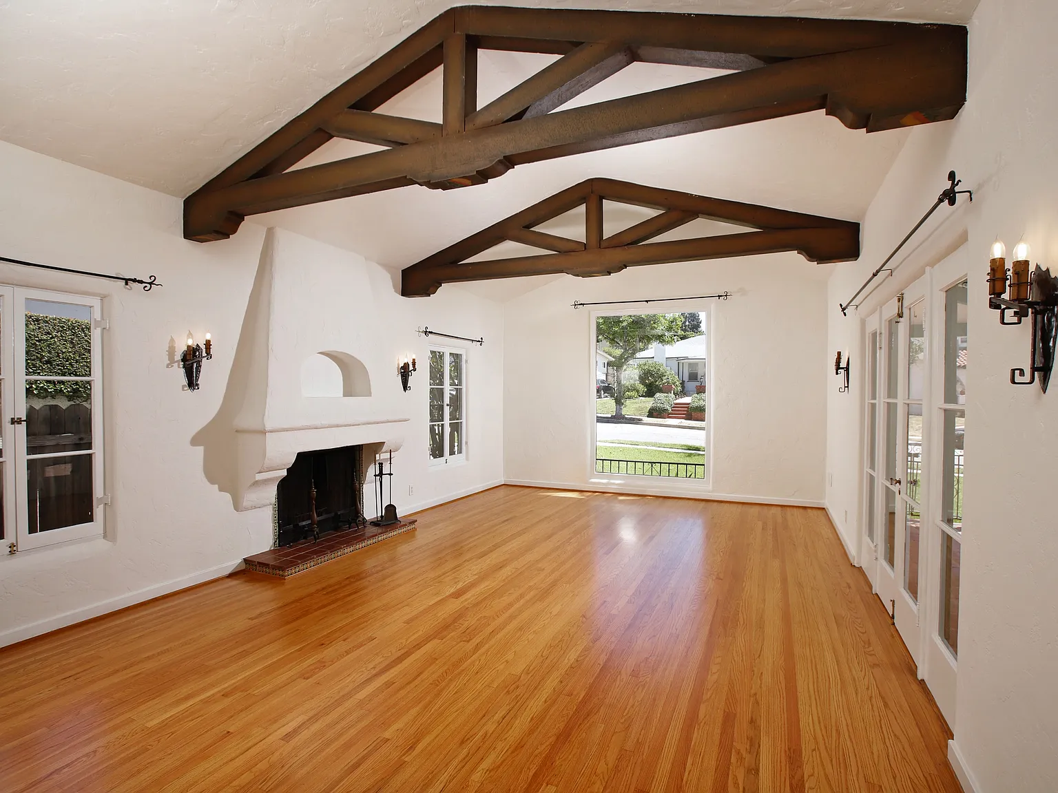 1233 North Isabel Street - 1 — Photo 4