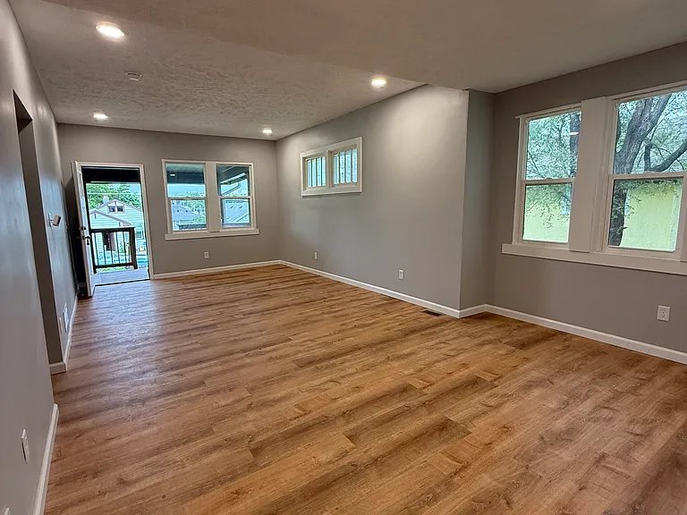 2914 Nicholas St — Photo 4
