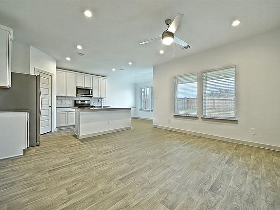 3rd image of 7923 Suffolk Valley Ln
