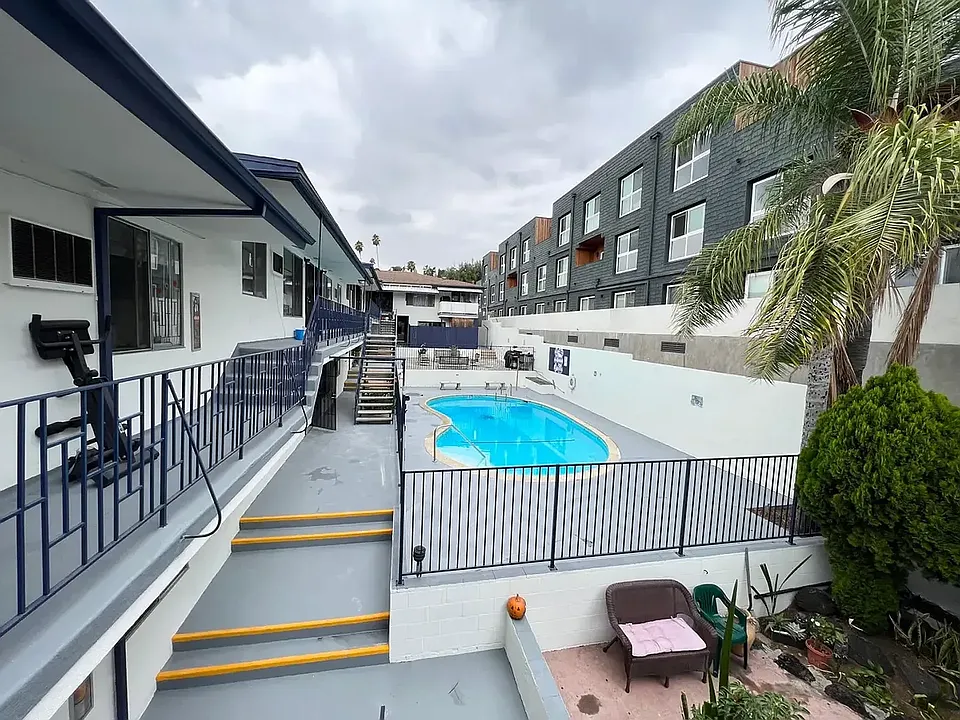 4233 Eagle Rock Blvd #17