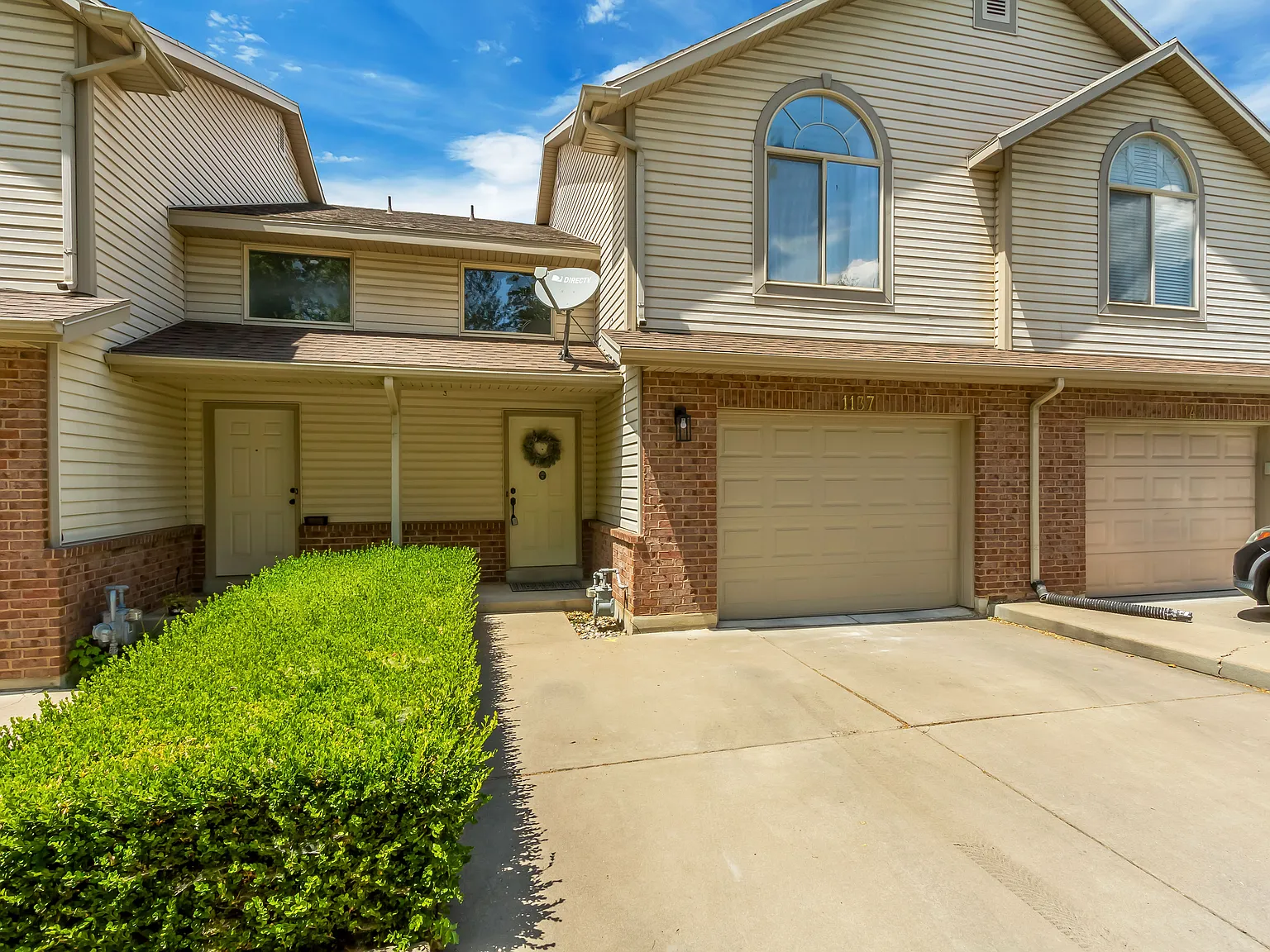 3 bed, 2.5 bath, 1995 sqft, $2,200 — Photo 2