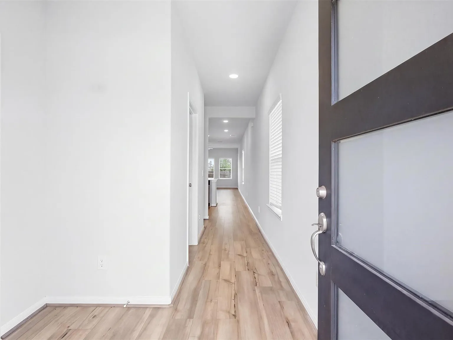 5 bed, 2.5 bath, 2250 sqft, $2,350 — Photo 4