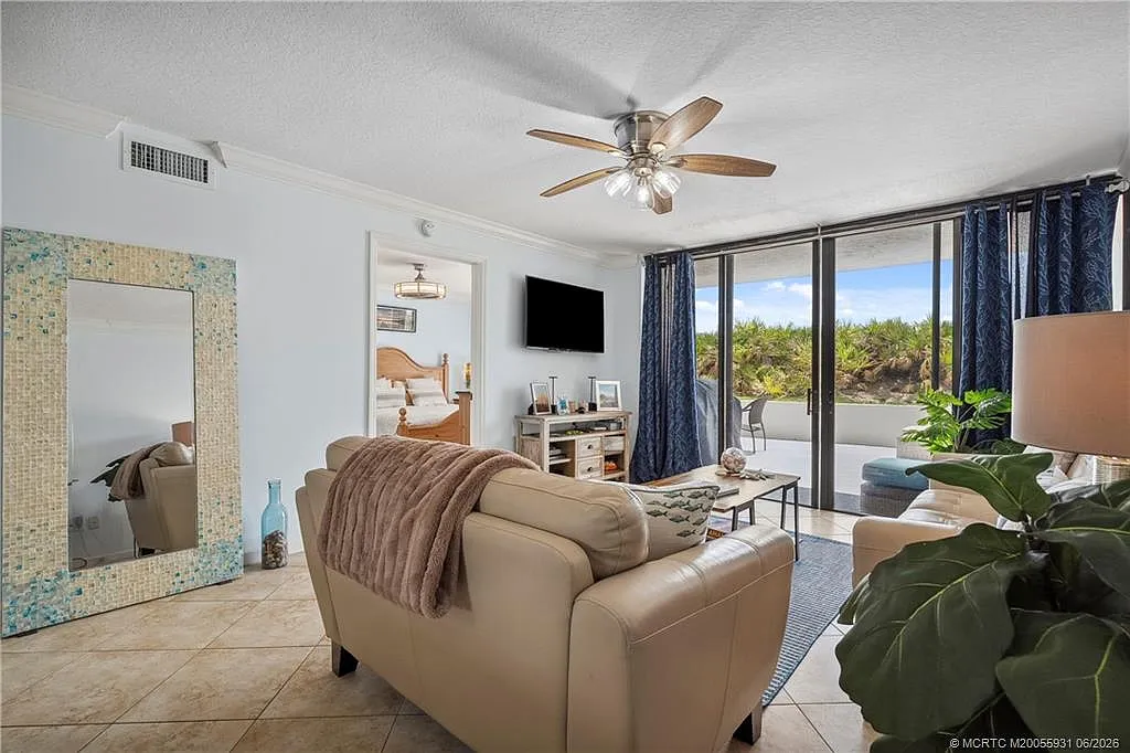 2 bed, 2.0 bath, 1023 sqft, $3,000 — Photo 2