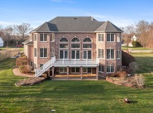 64 Kensington Ct, Swansea, MA 02777