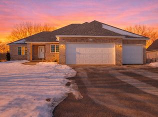 8111 Kimberly Ln N, Maple Grove, MN 55311