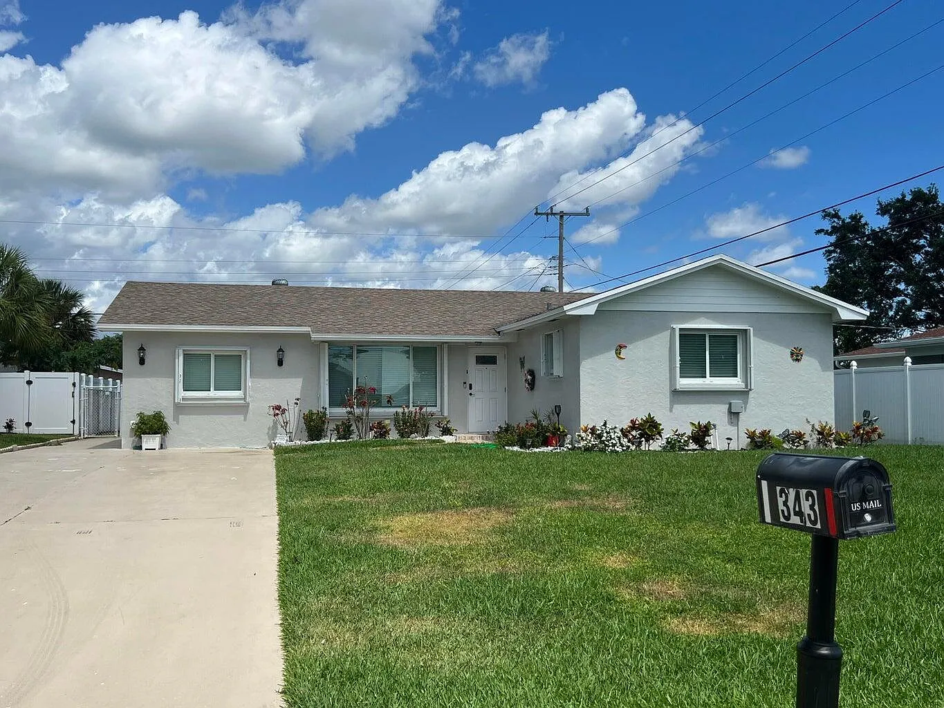 4 bed, 2.0 bath, 1414 sqft, $4,000 — Photo 1