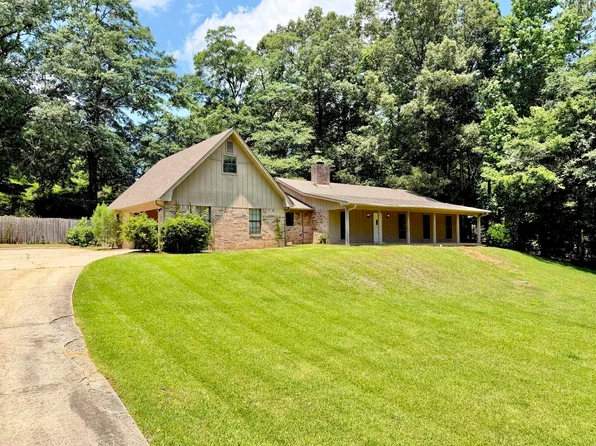 85 Lakeview Dr, Columbus, MS 39705